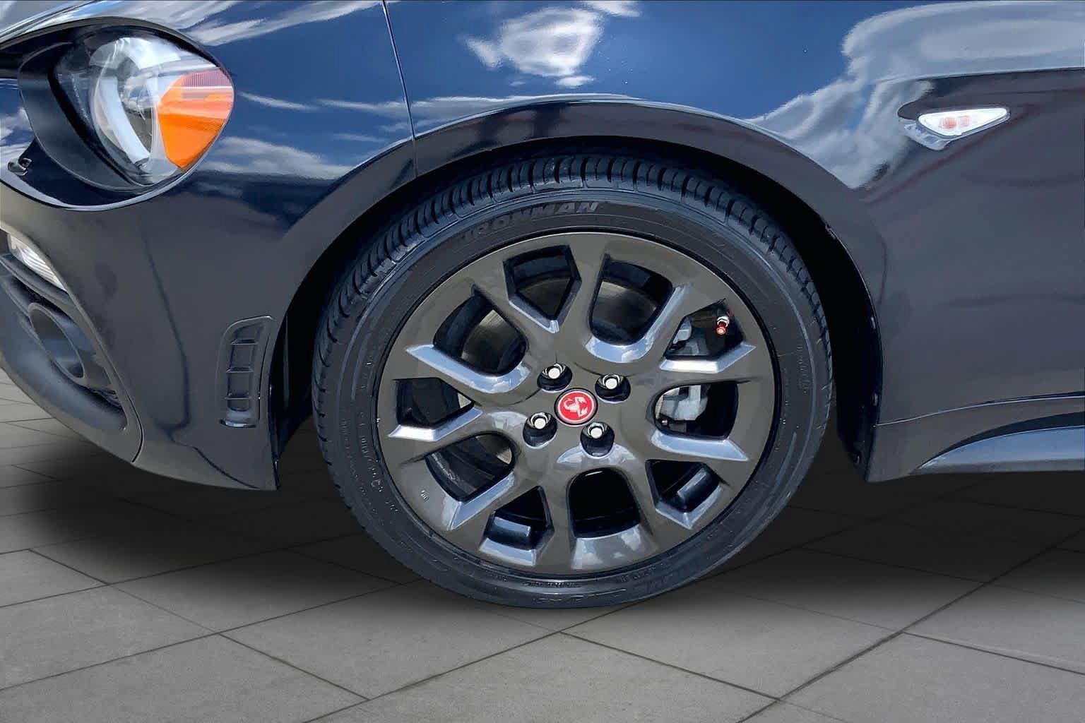 Used 2018 FIAT 124 Spider Abarth w/ Convenience Group RWD image 9