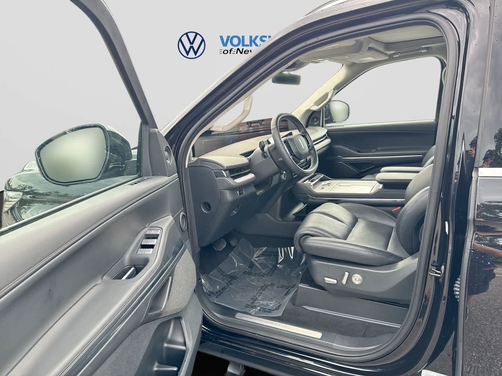 Used 2025 Lincoln Navigator Reserve AWD/4WD image 10