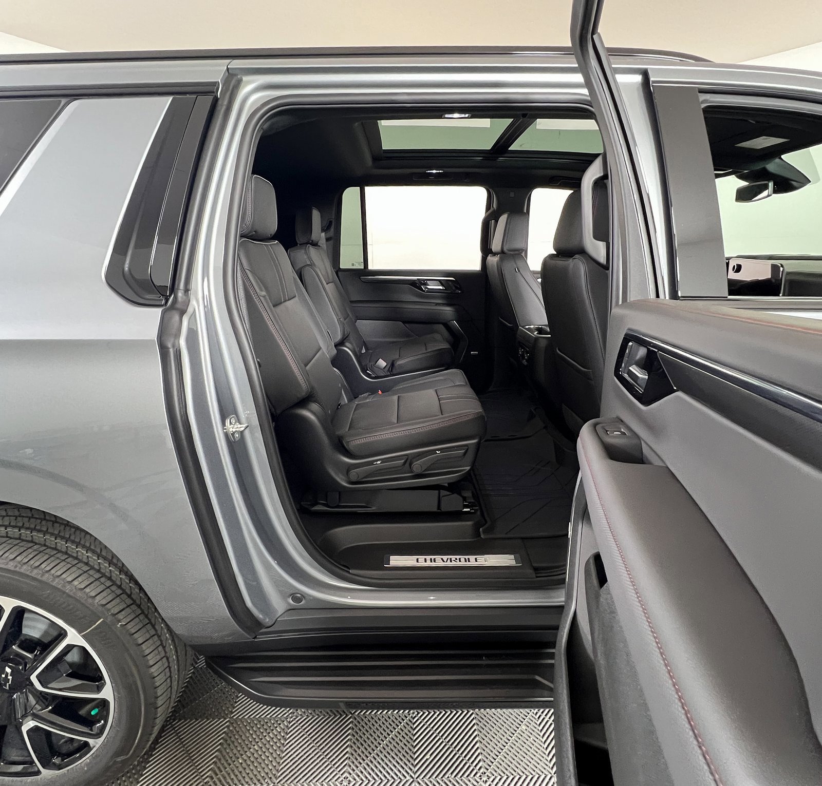 New 2026 Chevrolet Suburban RST w/ Comfort Package image 6