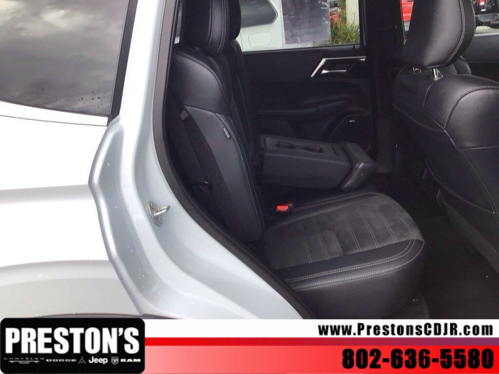 Used 2025 Mitsubishi Outlander SE AWD/4WD image 28