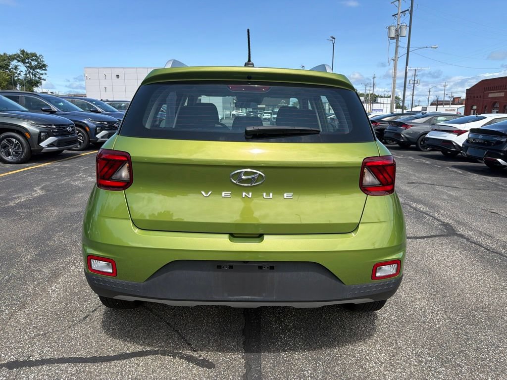 Certified 2024 Hyundai Venue SEL FWD image 6