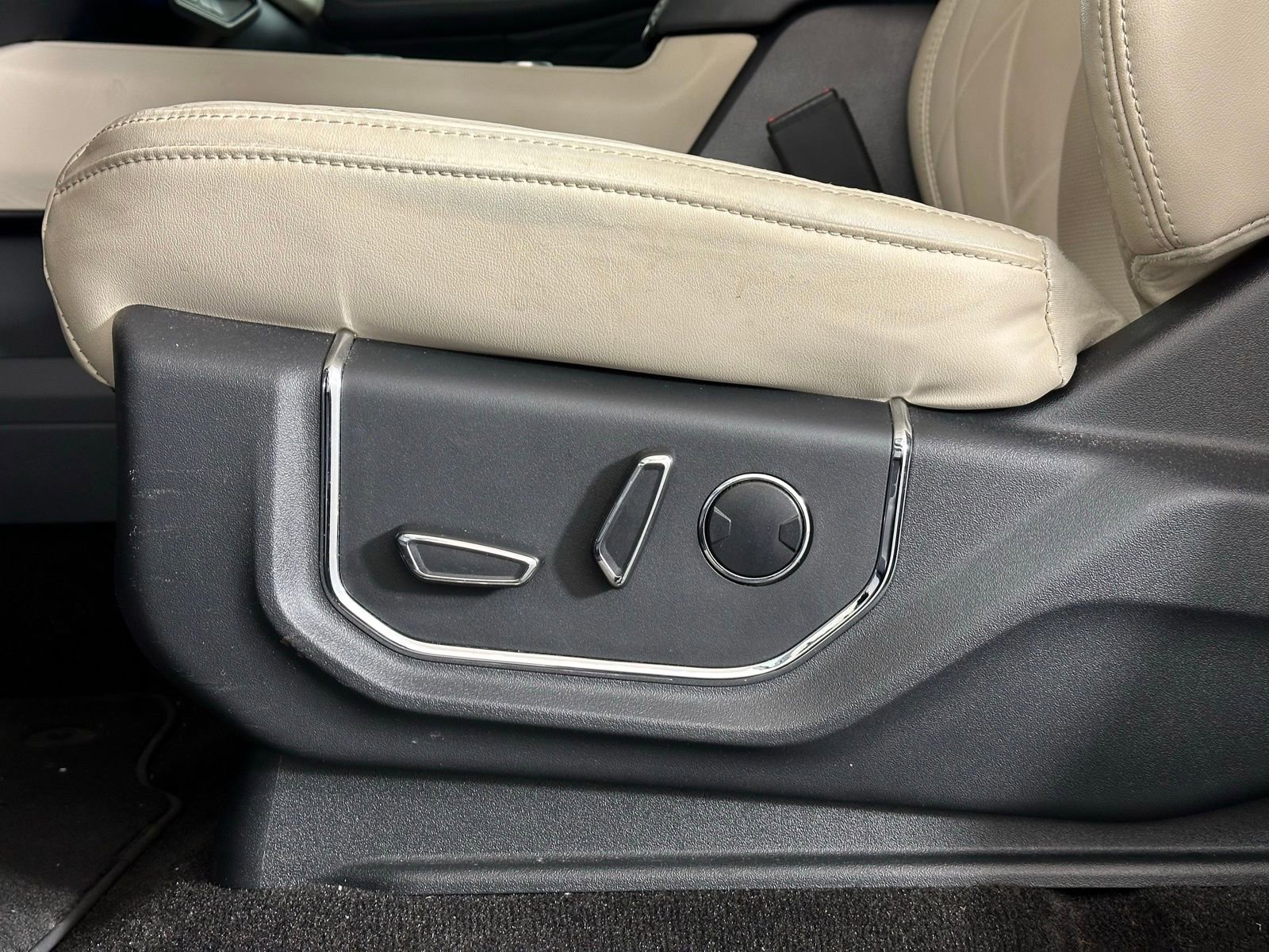 Used 2023 Ford Expedition Platinum image 8