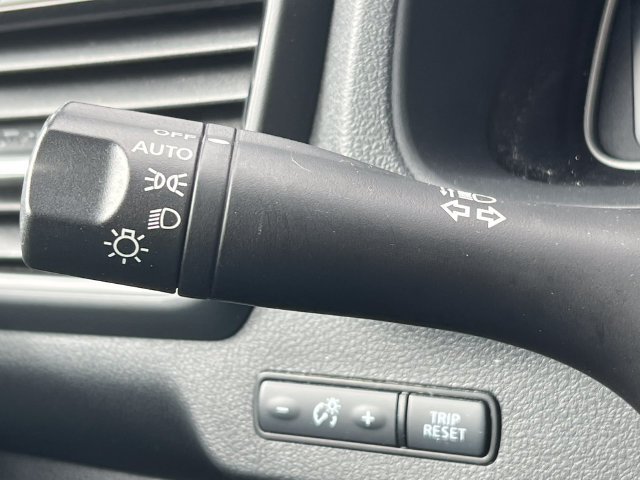 Used 2025 Nissan Leaf S FWD image 14
