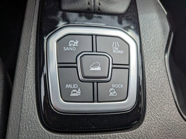 New 2026 Nissan Frontier SV w/ All-Weather Content Package AWD/4WD image 17