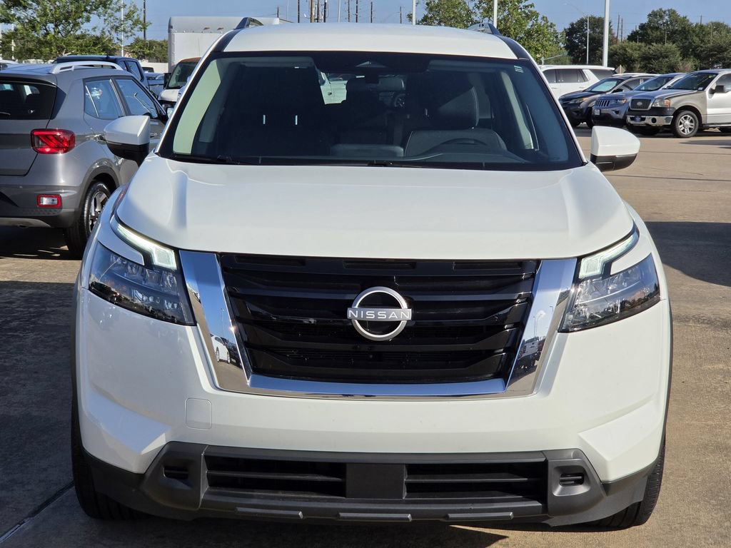 Used 2025 Nissan Pathfinder SV FWD image 3