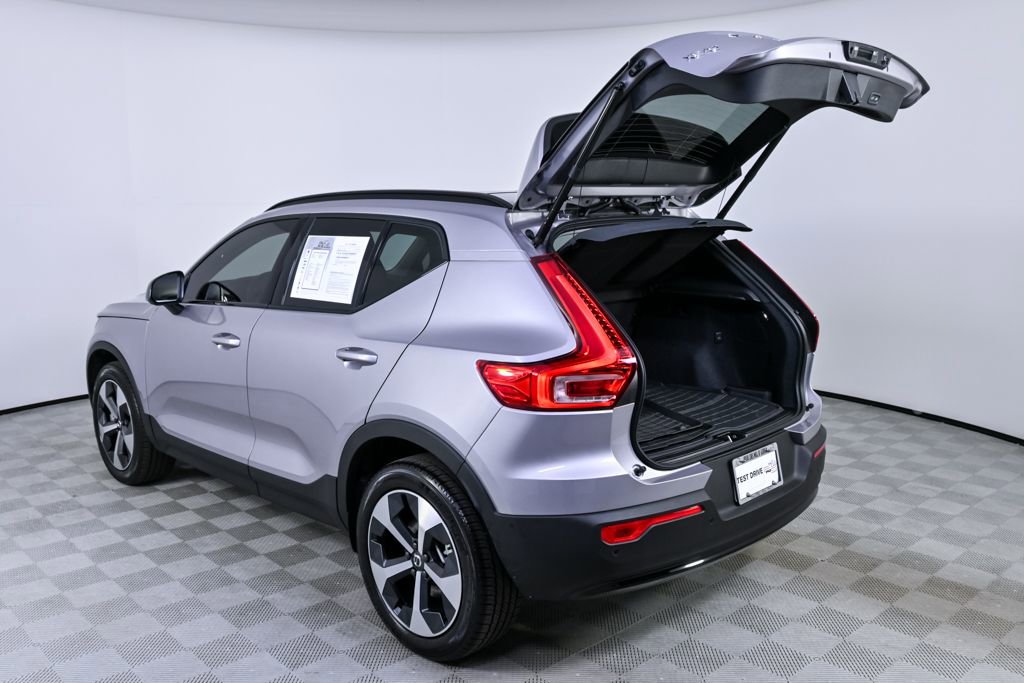 Used 2026 Volvo XC40 B4 Plus w/ Protection Package Premier image 33