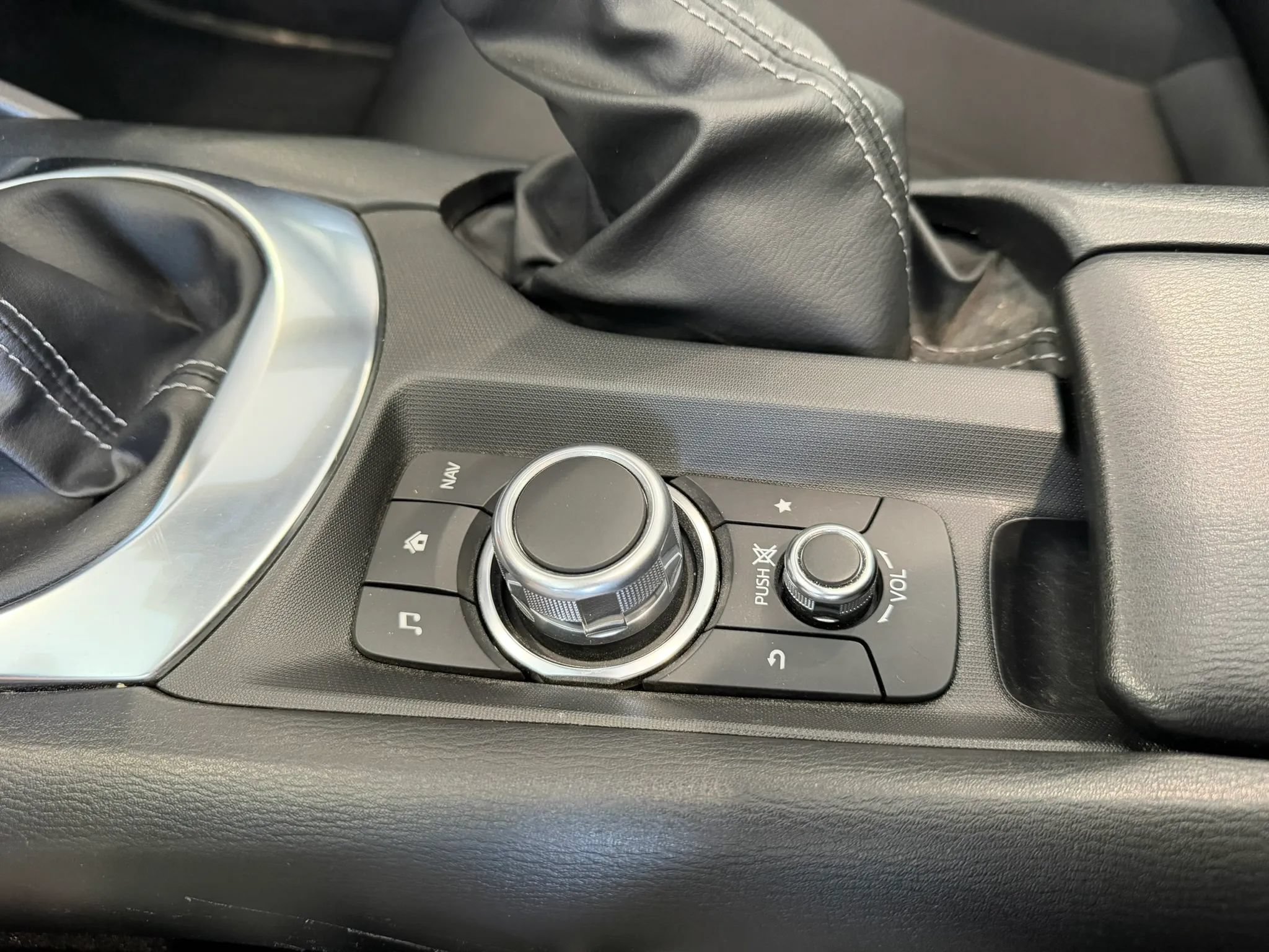 Used 2022 MAZDA MX-5 Miata Sport RWD image 14