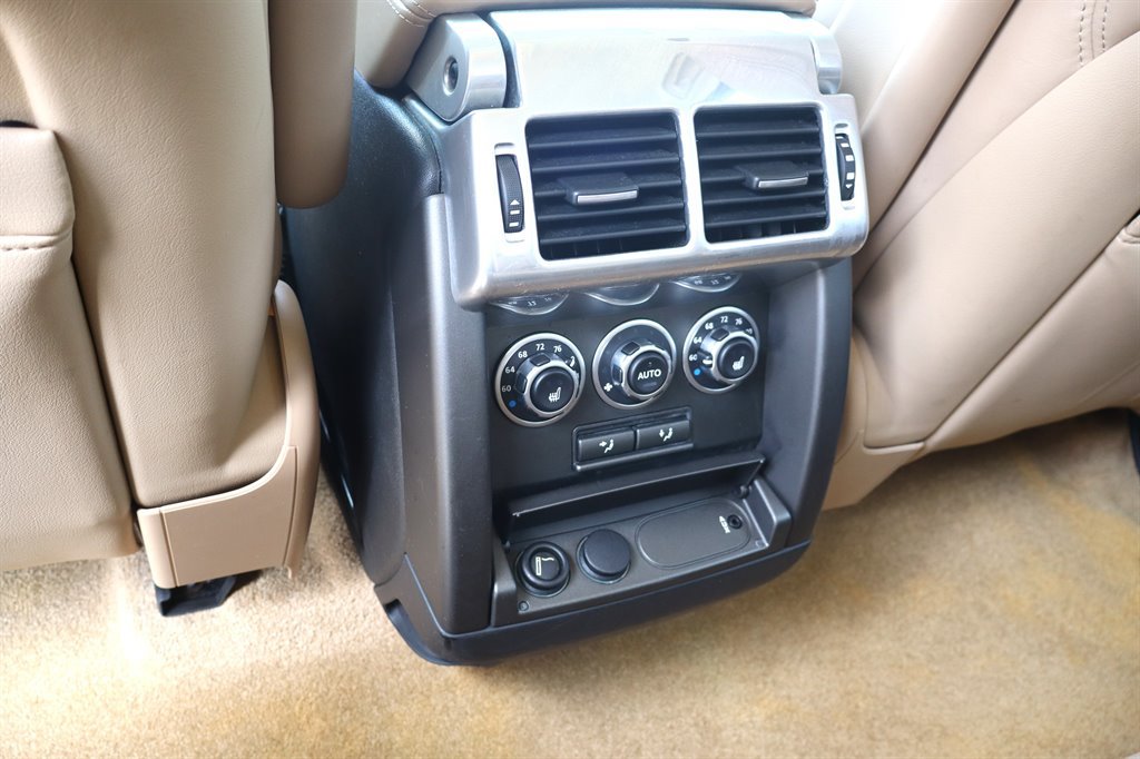 Used 2011 Land Rover Range Rover HSE LUX AWD/4WD image 22
