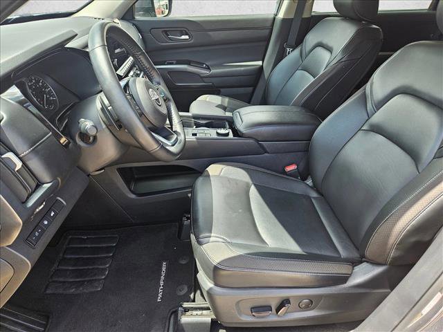 Used 2025 Nissan Pathfinder SL AWD/4WD image 15