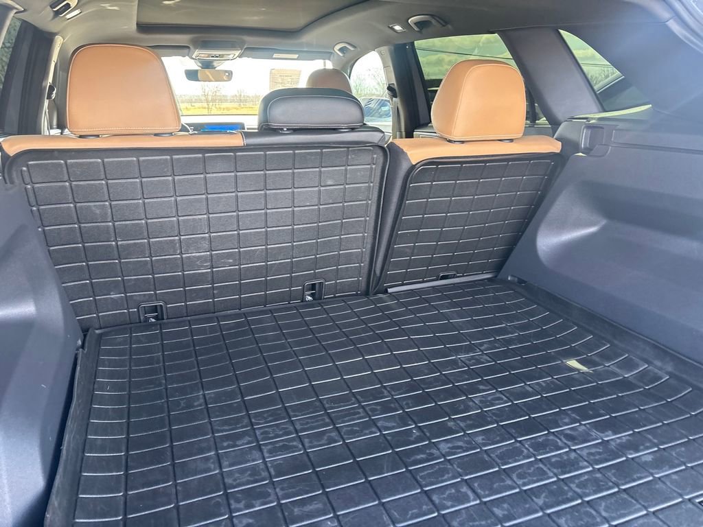 Used 2024 Volkswagen Atlas Cross Sport SEL R-Line image 31