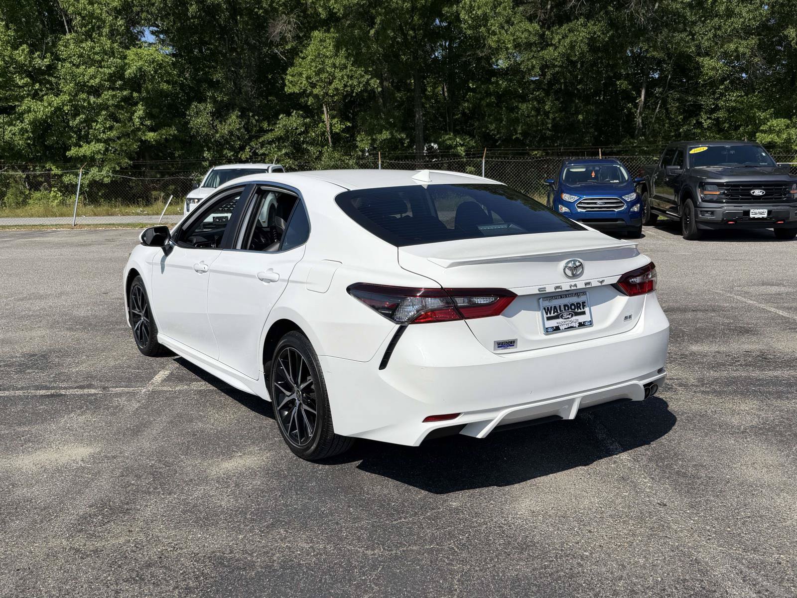 Used 2024 Toyota Camry SE FWD image 4