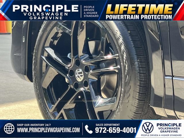 New 2026 Volkswagen Tiguan SE R-Line FWD image 8