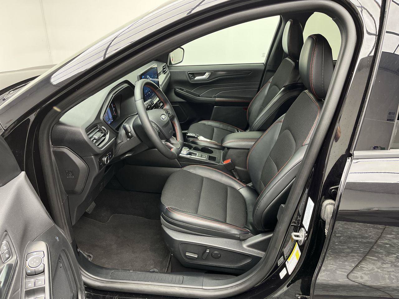 Certified 2025 Ford Escape ST-Line w/ Tech Pack #1 AWD/4WD image 3