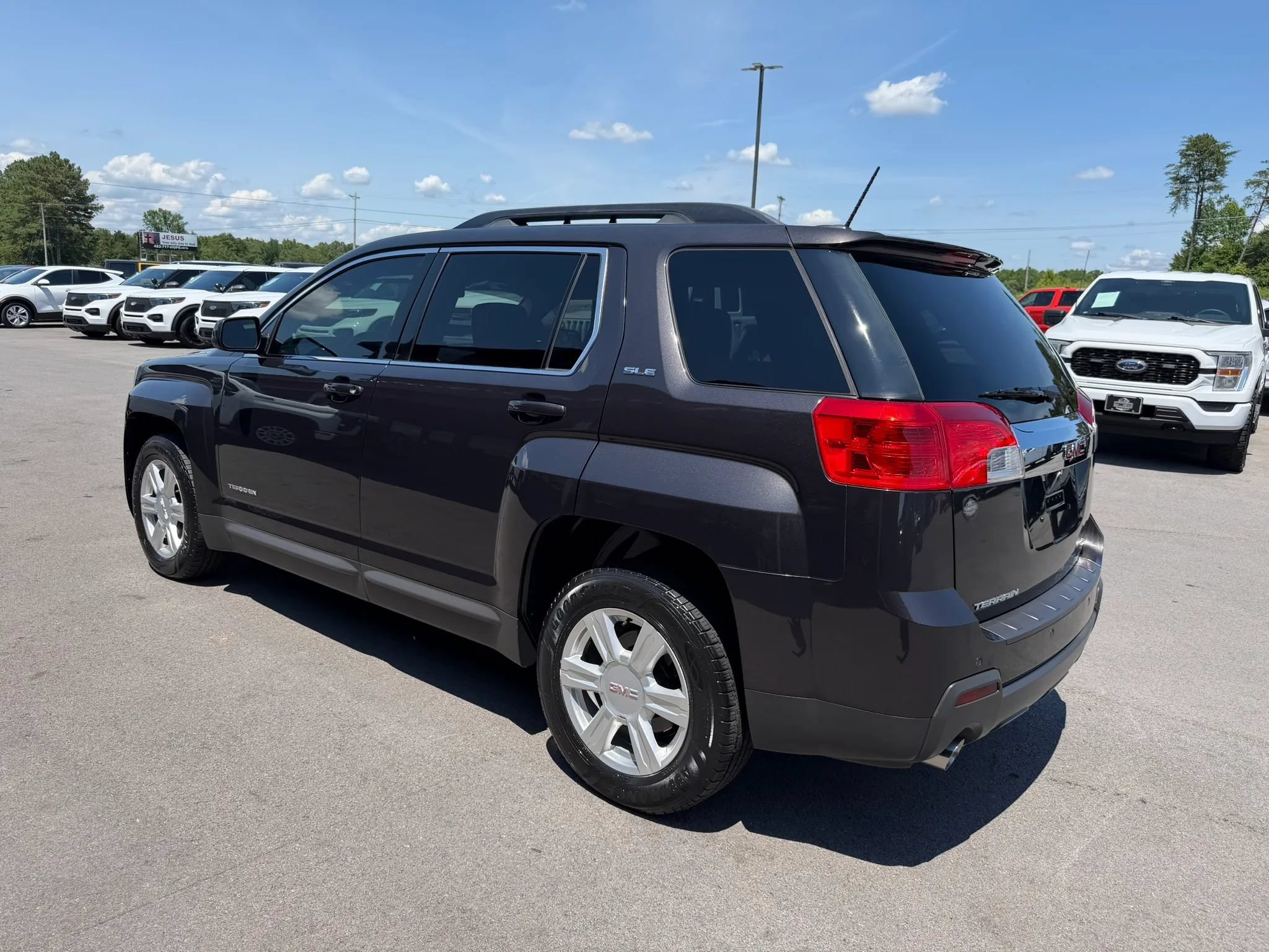 Used 2015 GMC Terrain SLE w/ Safety Package AWD/4WD image 3