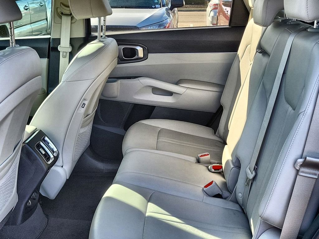 Used 2023 Kia Sorento S w/ Panoramic Sunroof Package image 14