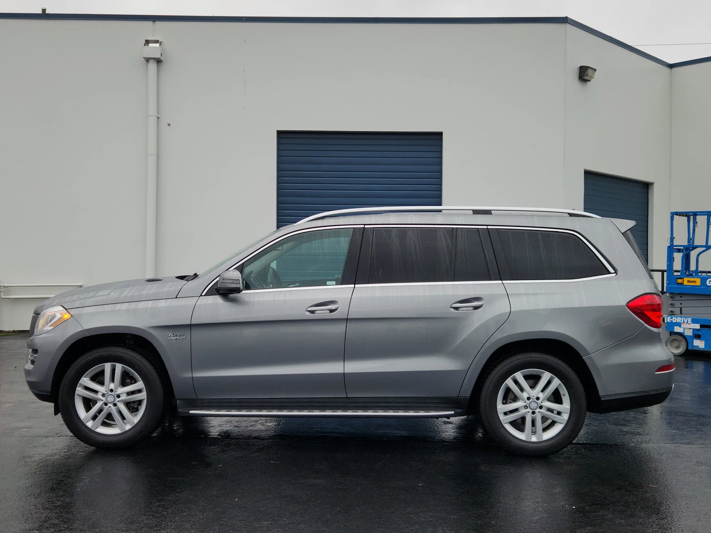 Used 2016 Mercedes-Benz GL 320 BlueTEC 4MATIC w/ Premium I Package image 2