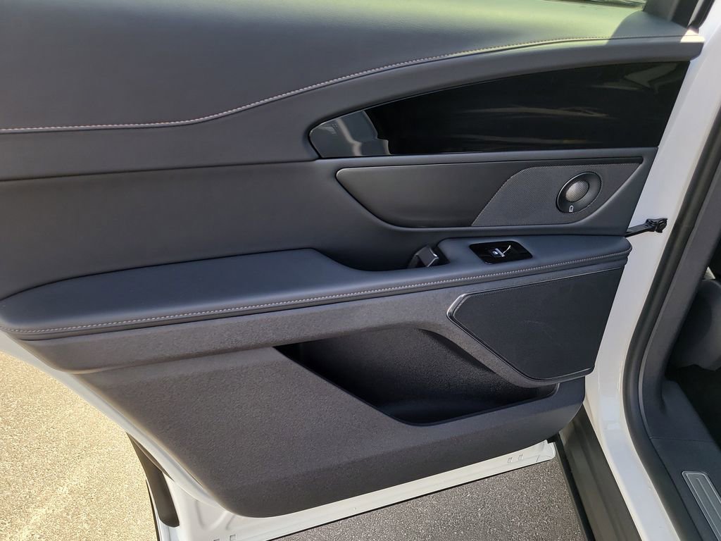 Used 2024 Lincoln Nautilus Reserve w/ Equipment Group 202A image 9