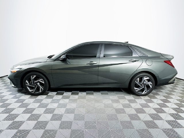 Used 2025 Hyundai Elantra Sport FWD image 3