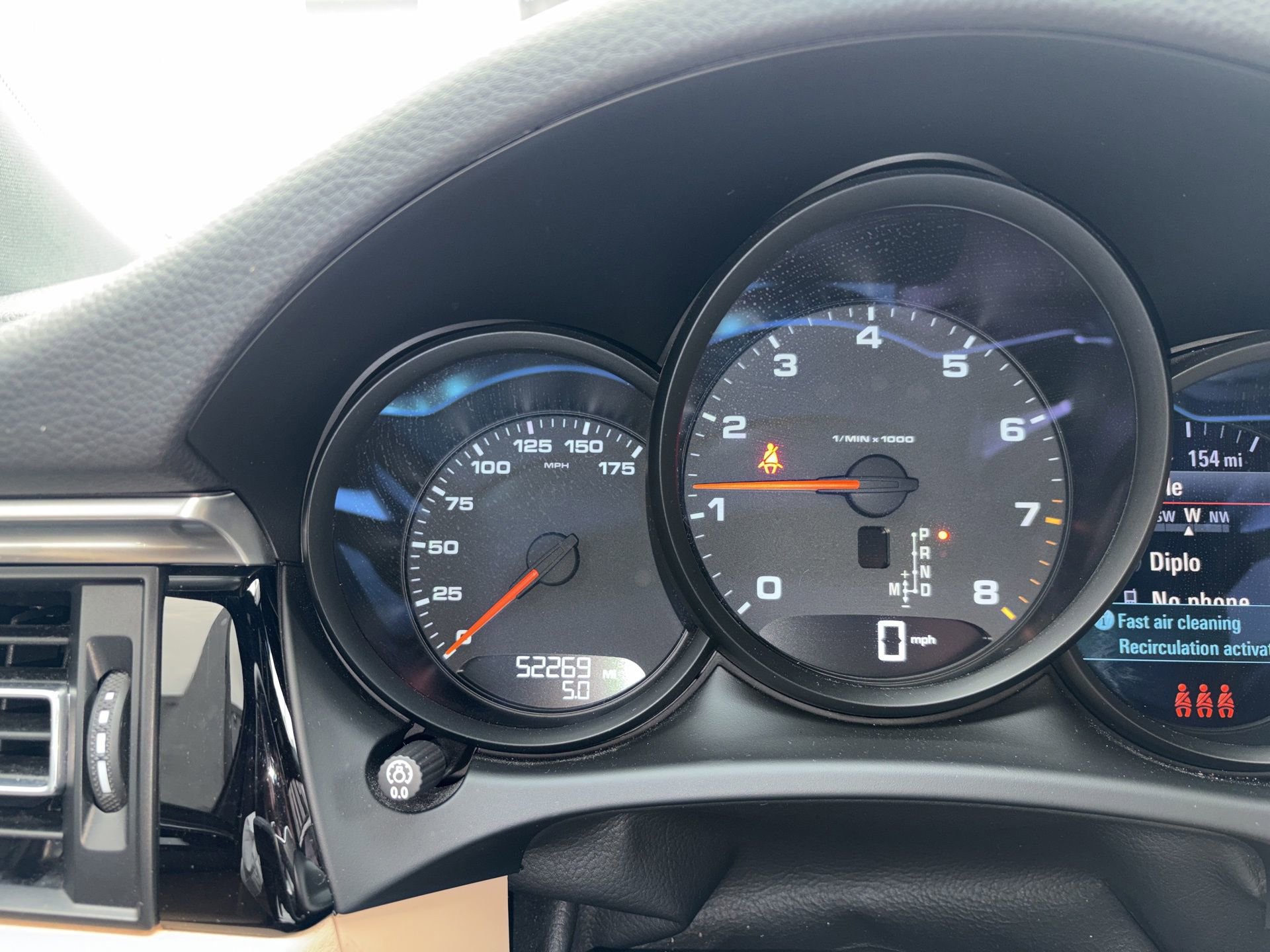 Used 2020 Porsche Macan Base image 1