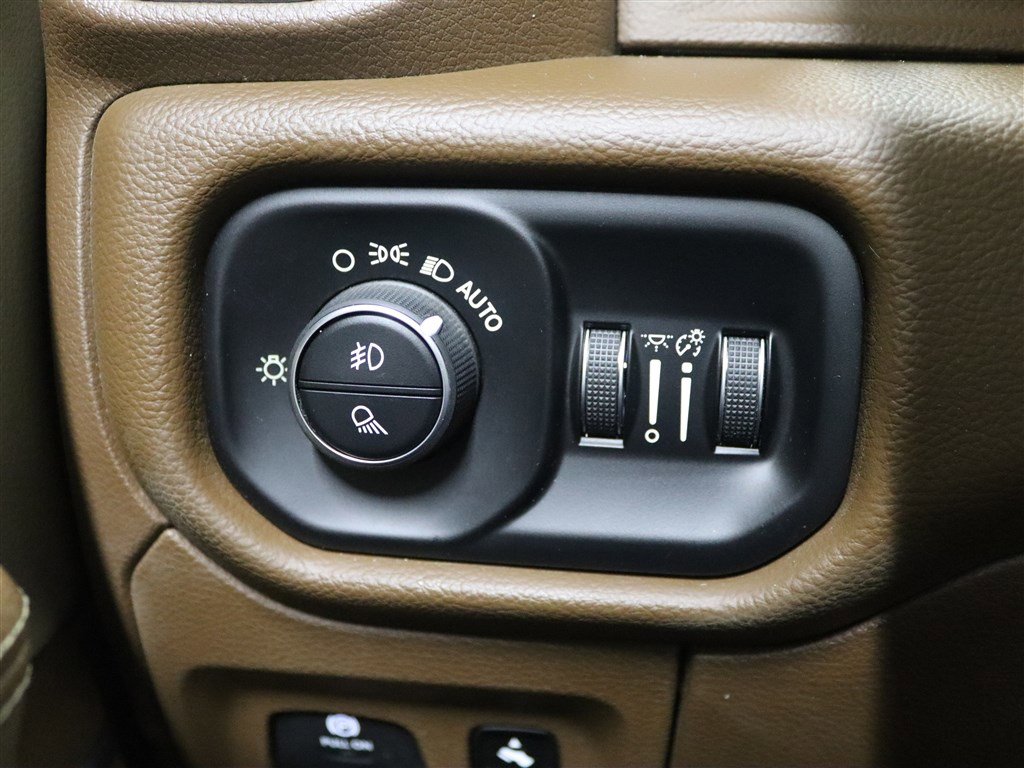 Used 2019 RAM 1500 Laramie AWD/4WD image 40