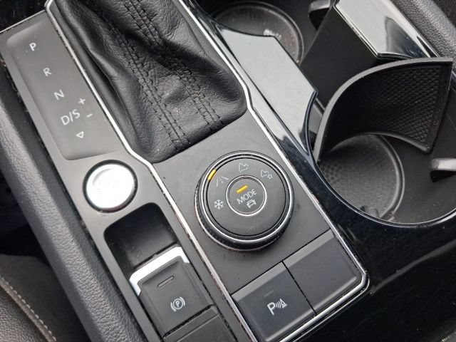 Used 2018 Volkswagen Atlas SEL w/ R-Line Package AWD/4WD image 12