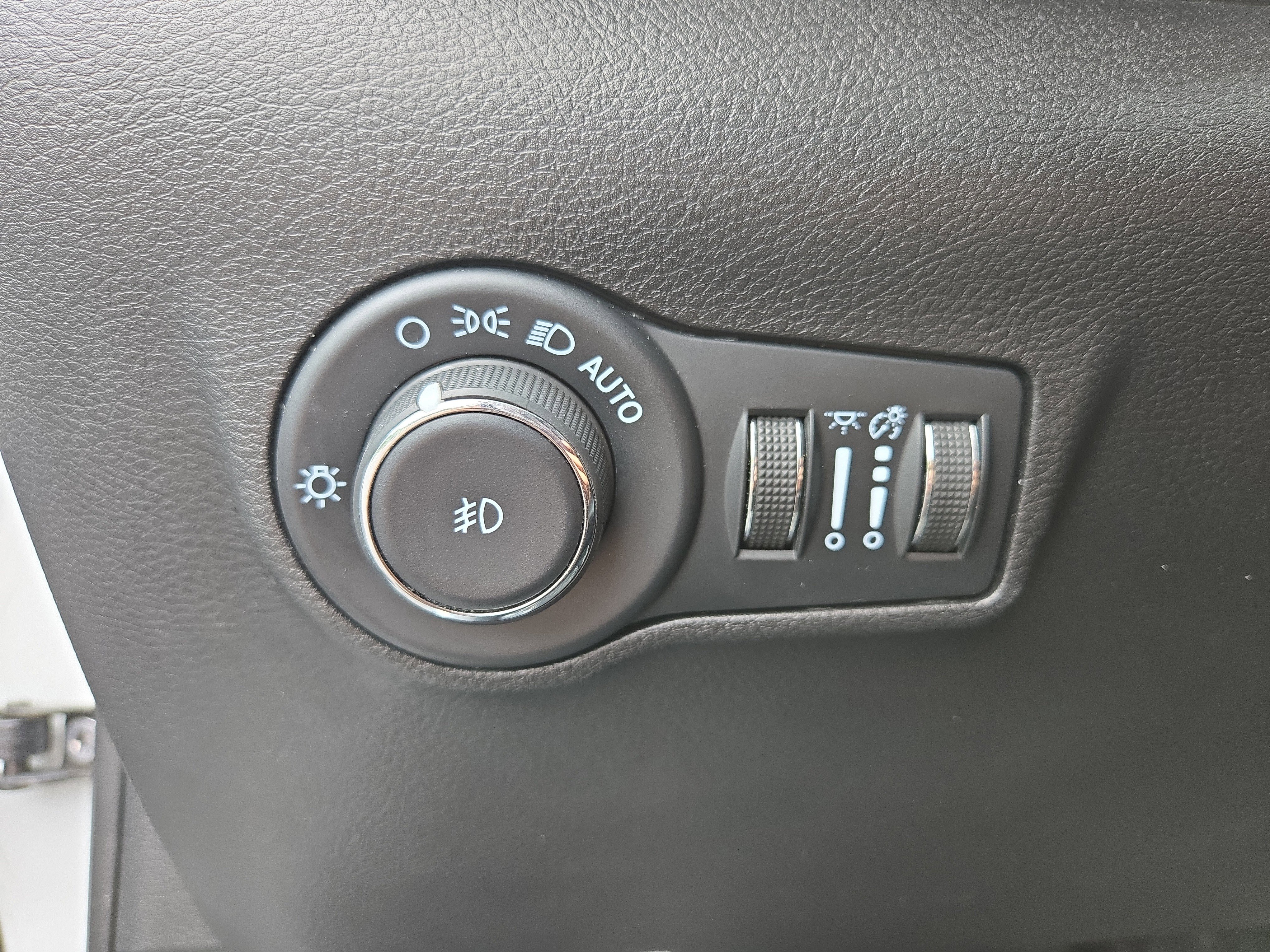 Used 2024 Jeep Compass Latitude image 14