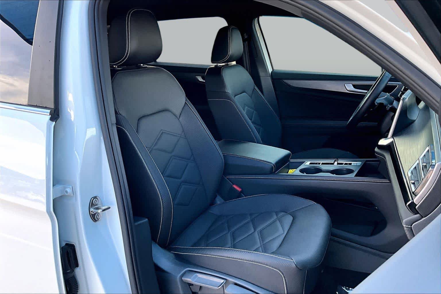 Used 2025 Volkswagen Atlas Cross Sport SE FWD image 9