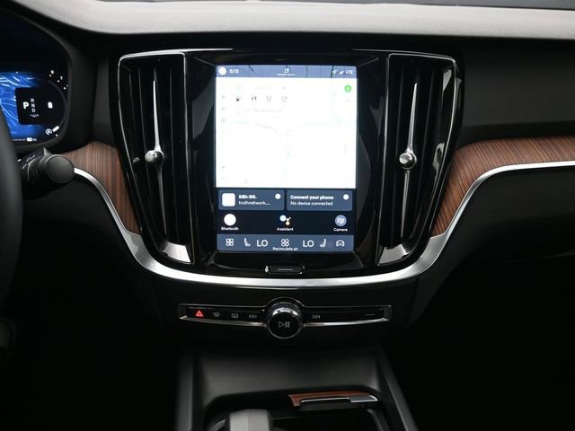 Used 2025 Volvo S60 B5 Plus image 12