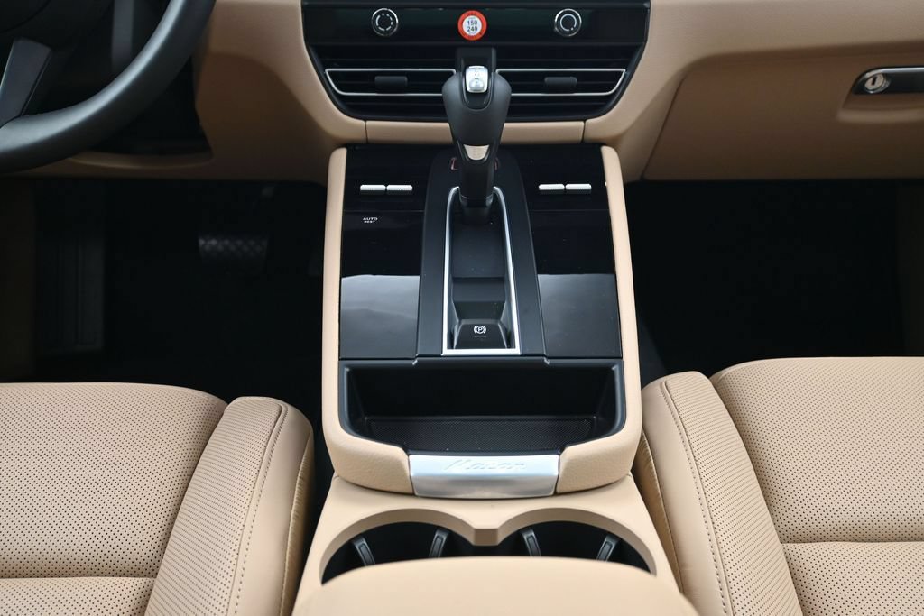Certified 2026 Porsche Macan AWD/4WD image 10
