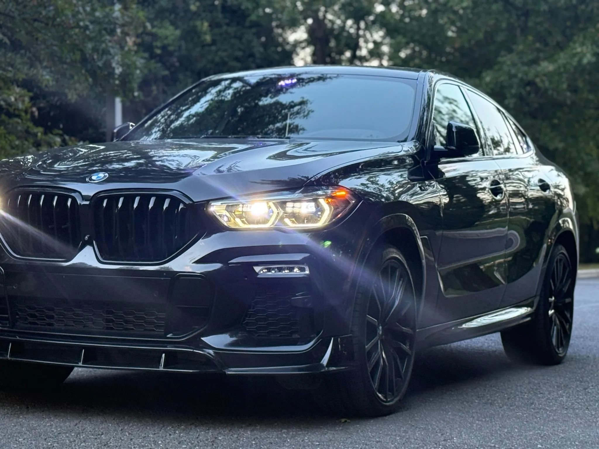 Used 2021 BMW X6 xDrive40i w/ Executive Package AWD/4WD image 2