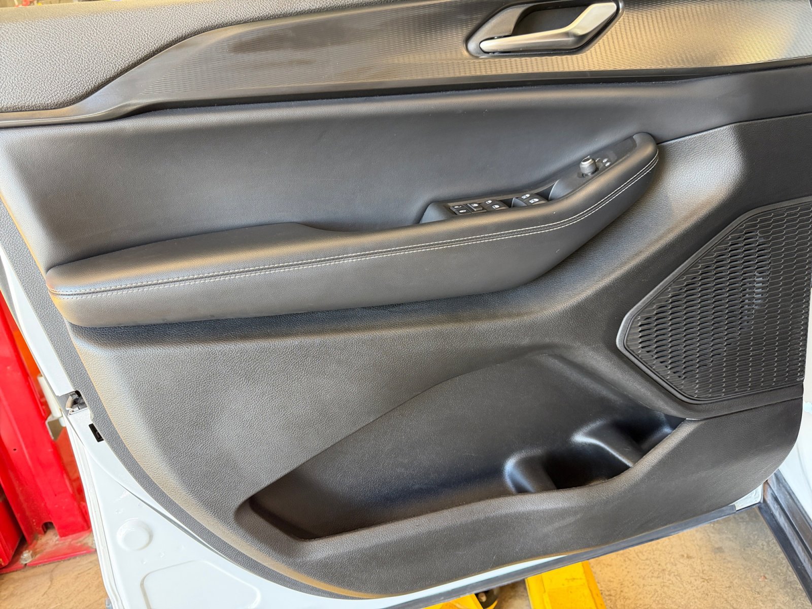 Used 2023 Jeep Grand Cherokee L Laredo image 27