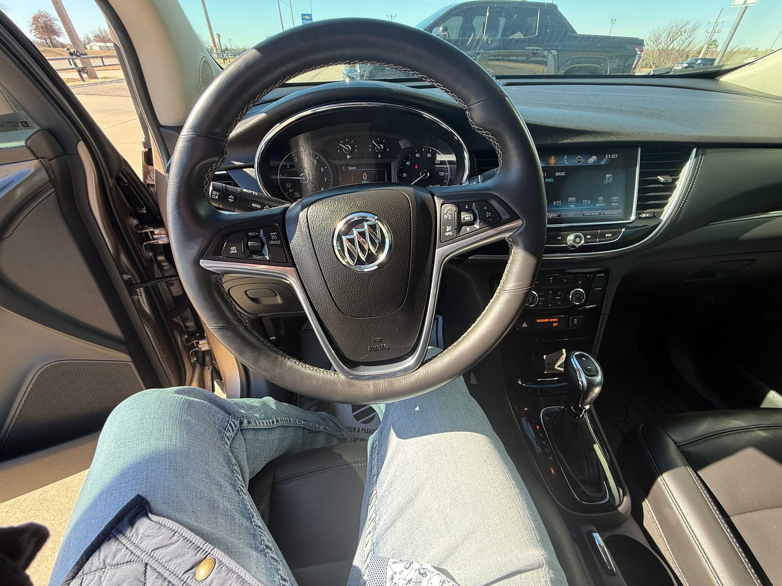 Used 2019 Buick Encore Essence image 11