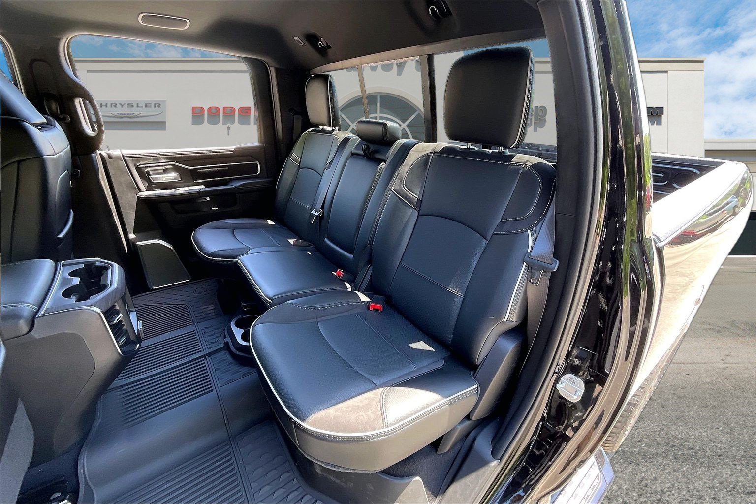 New 2026 RAM 2500 Laramie AWD/4WD image 10
