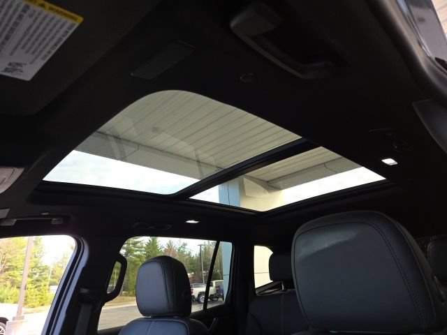 Used 2024 GMC Acadia Elevation w/ Trailering Package AWD/4WD image 7