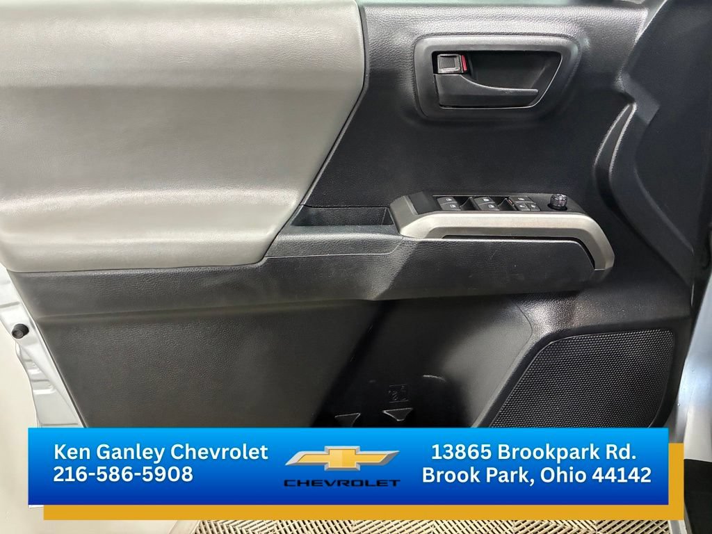 Used 2020 Toyota Tacoma SR5 AWD/4WD image 7