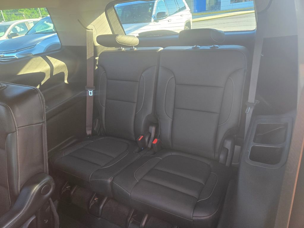 Used 2025 Chevrolet Traverse RS w/ LPO, Floor Liner Package FWD image 9