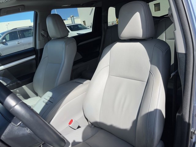 Used 2015 Toyota Highlander XLE image 16