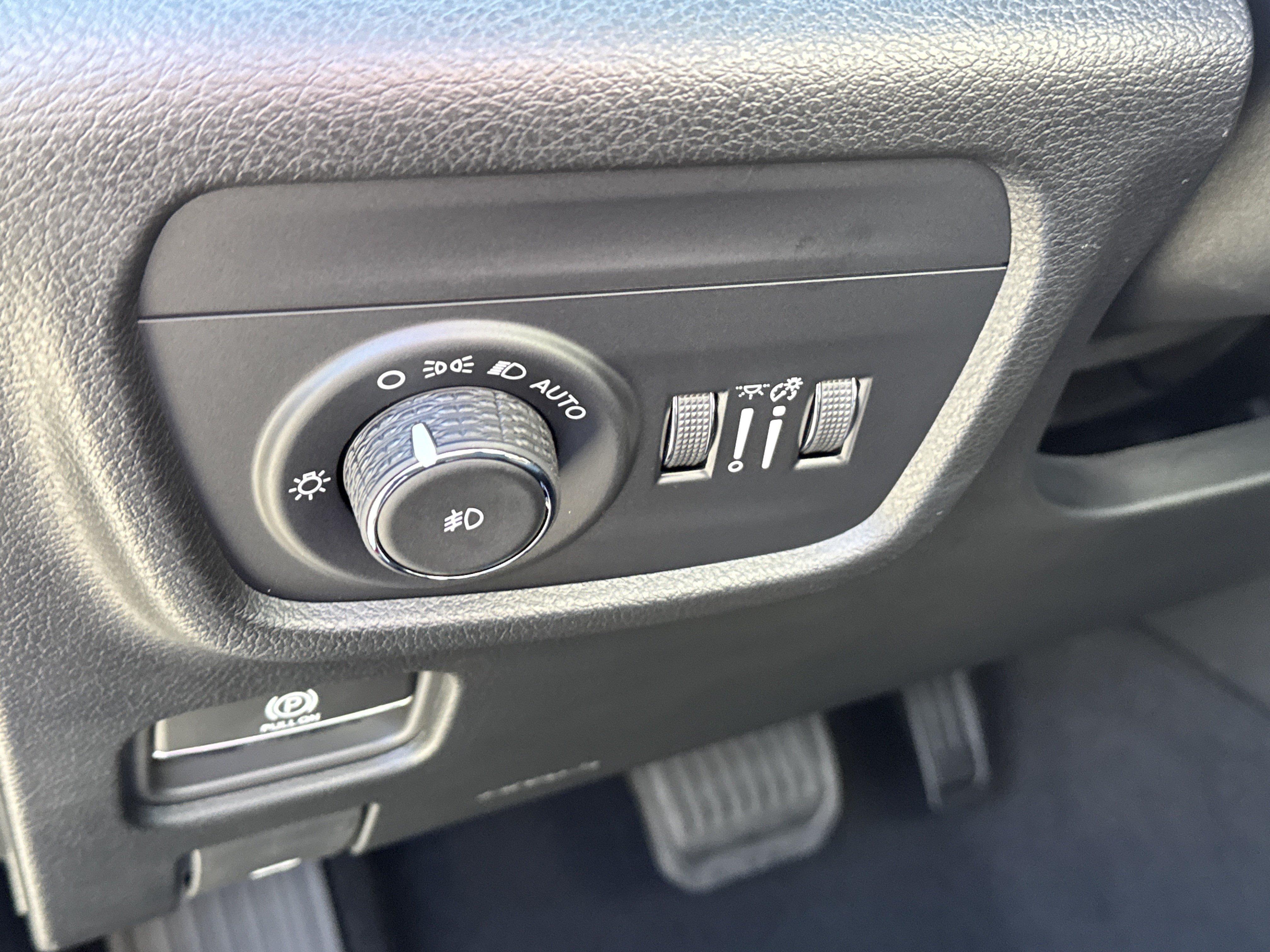 New 2025 Jeep Grand Cherokee Overland w/ Luxury Tech Group IV AWD/4WD image 37