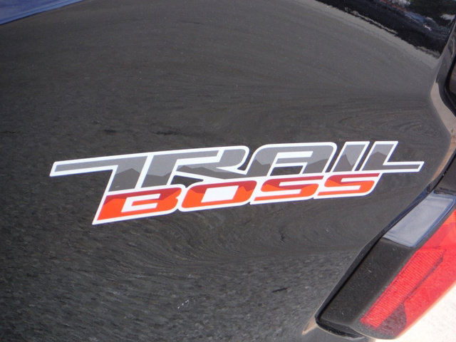 Used 2024 Chevrolet Colorado Trail Boss w/ Advanced Trailering Package AWD/4WD image 8