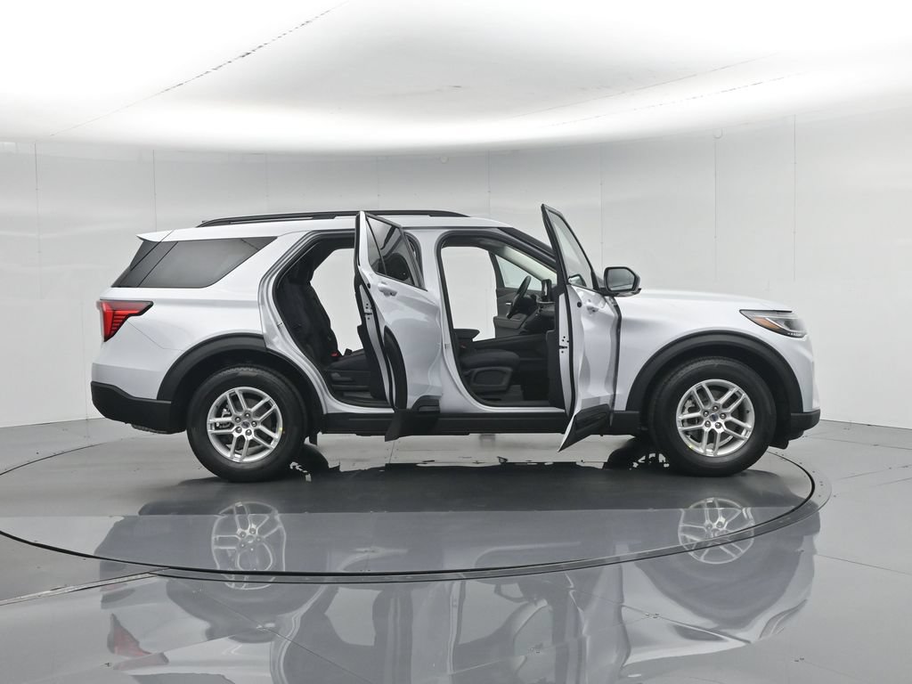 New 2026 Ford Explorer Active RWD image 4
