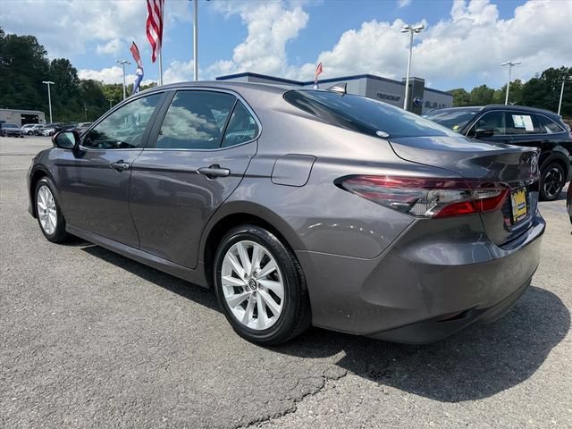 Used 2024 Toyota Camry SE w/ Convenience Package FWD image 5