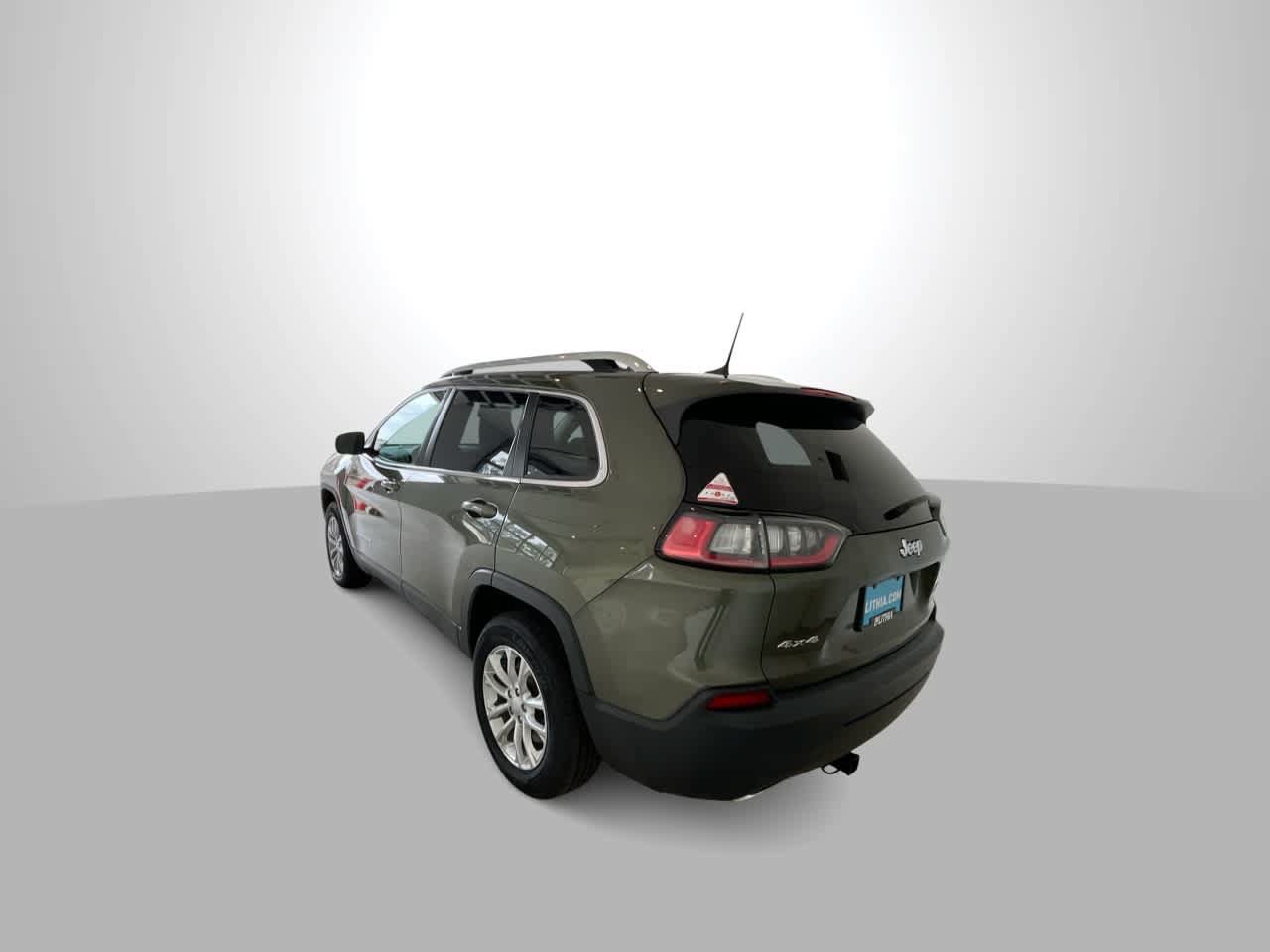 Used 2019 Jeep Cherokee Latitude w/ Cold Weather Group AWD/4WD image 6