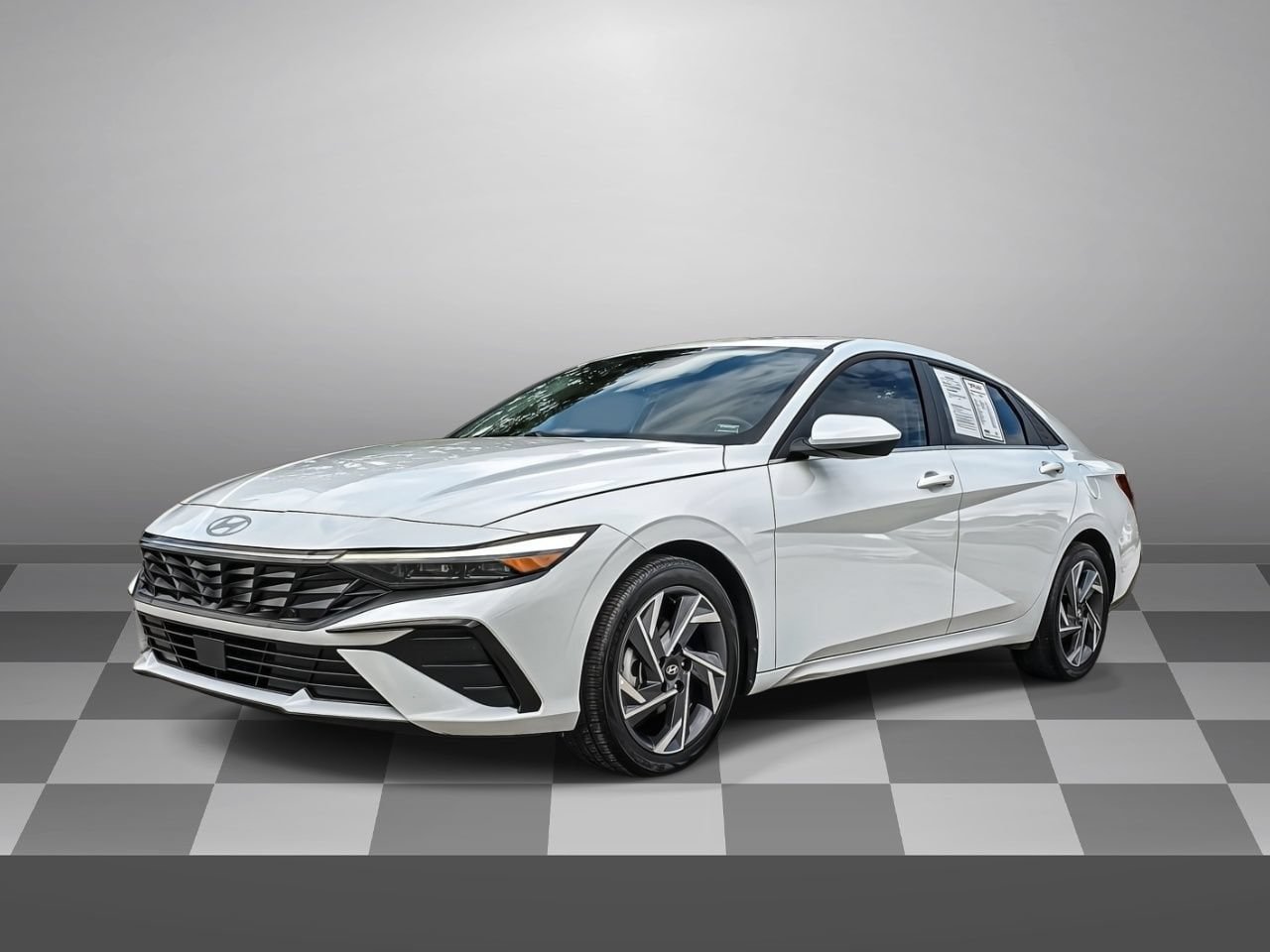 Used 2025 Hyundai Elantra SEL FWD image 3