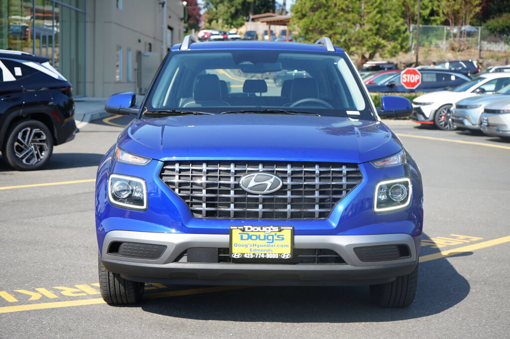 New 2025 Hyundai Venue Limited FWD image 2