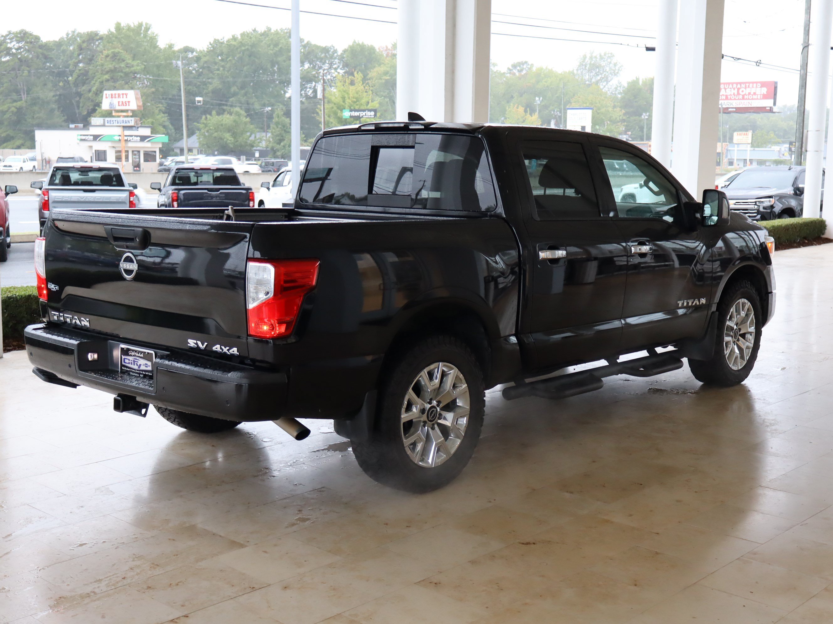 Used 2023 Nissan Titan SV w/ SV Convenience Package AWD/4WD image 10