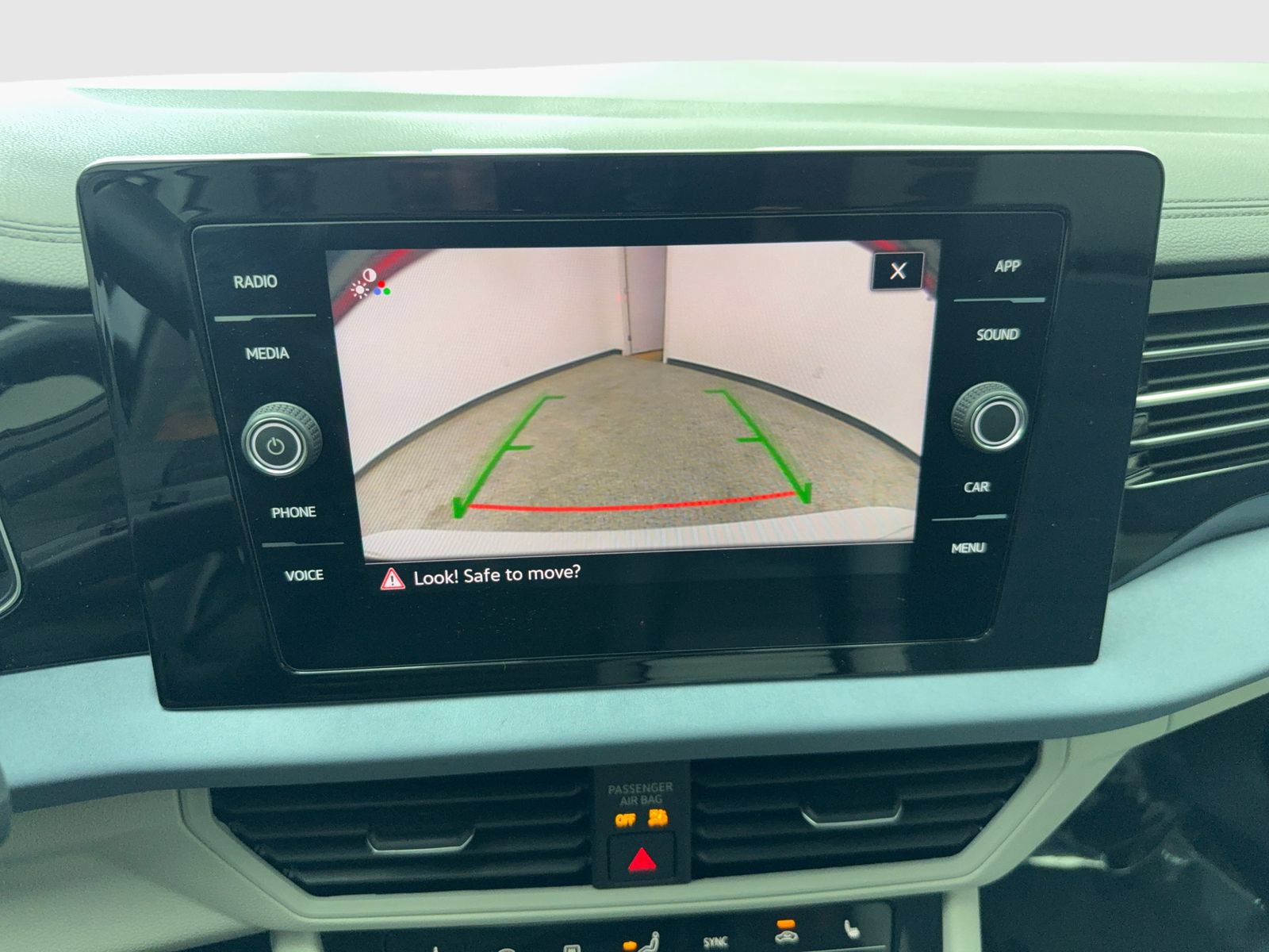 Used 2025 Volkswagen Jetta SE w/ Sunroof Package FWD image 28