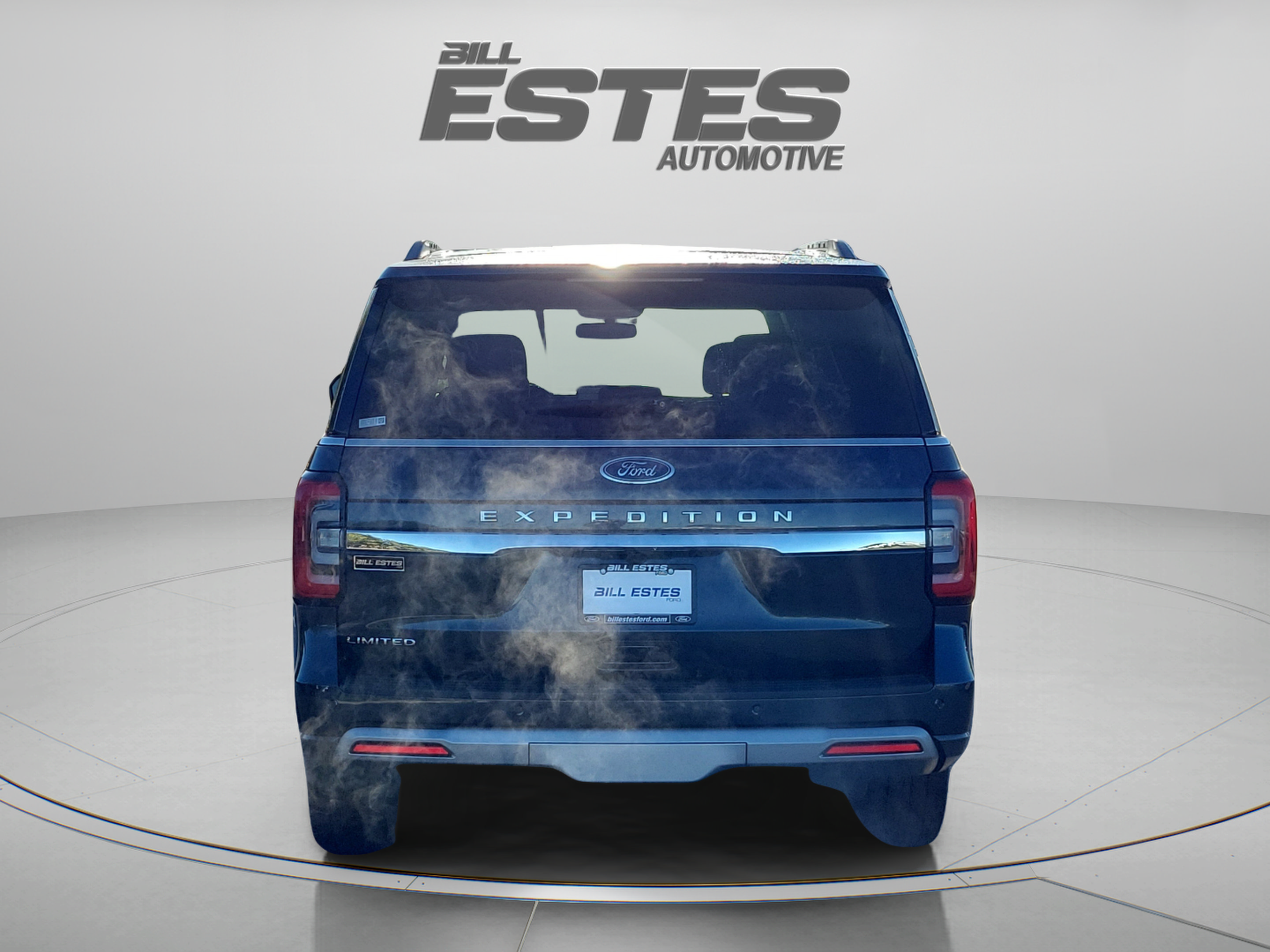 Used 2024 Ford Expedition Limited AWD/4WD image 3