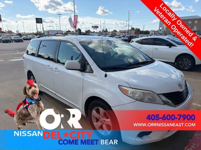 Used 2012 Toyota Sienna LE w/ Towing Pkg FWD image 3