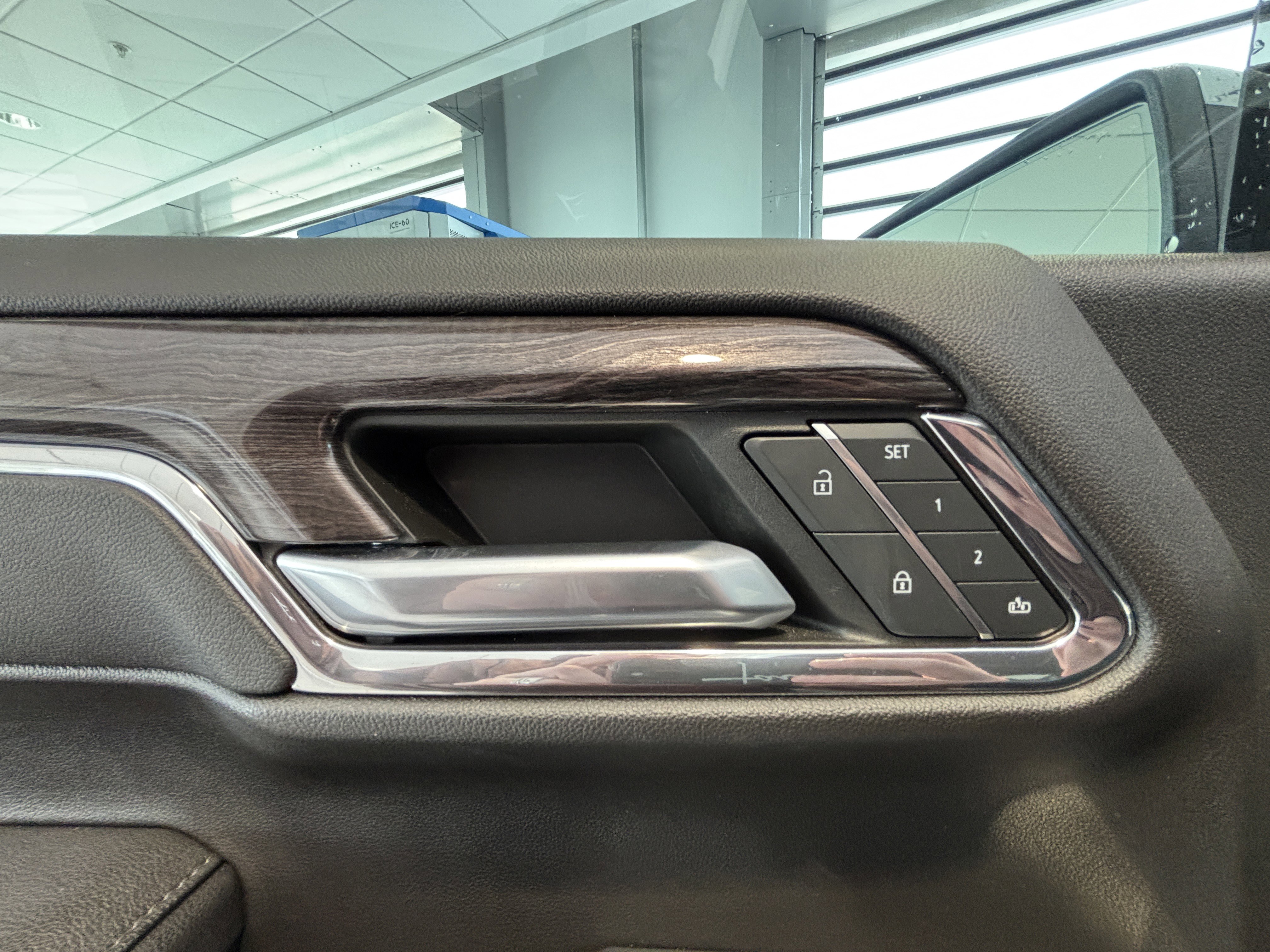 Used 2023 Chevrolet Silverado 1500 LTZ w/ Technology Package image 7