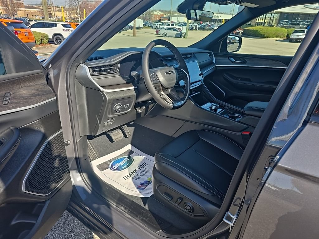 New 2026 Jeep Grand Cherokee Limited w/ Limited Altitude Package AWD/4WD image 12